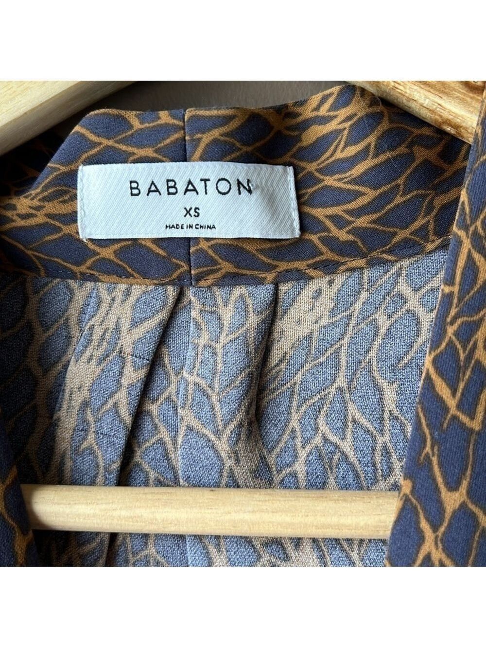 BABATON Navy & Gold Power Blouse Size XS - Picture 2 of 8